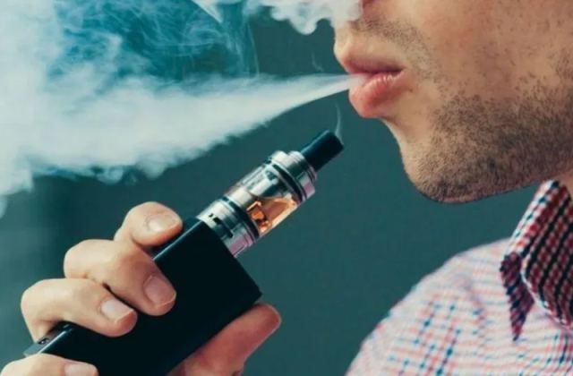 Ordenaron que los vapeadores adviertan sobre los riesgos para la salud